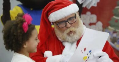 Saiba como adotar uma cartinha do Papai Noel dos Correios em 2024