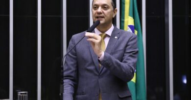 Câmara aprova projeto que exige botão de pânico em aplicativos de transporte