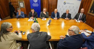 Comitiva Gaúcha faz reunião de trabalho com ministros do Uruguai