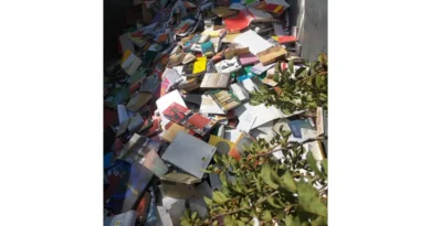 Prefeitura de Osasco joga no lixo livros de biblioteca municipal