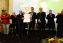ZÉ NUNES HOMENAGEIA EDUARDO MOREIRA COM A MEDALHA DO MÉRITO FARROUPILHA ZÉ NUNES HOMENAGEIA EDUARDO MOREIRA COM A MEDALHA DO MÉRITO FARROUPILHA